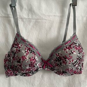 just be... NWOT Gray Underwire Bra with Burgundy/white/black design (36B)